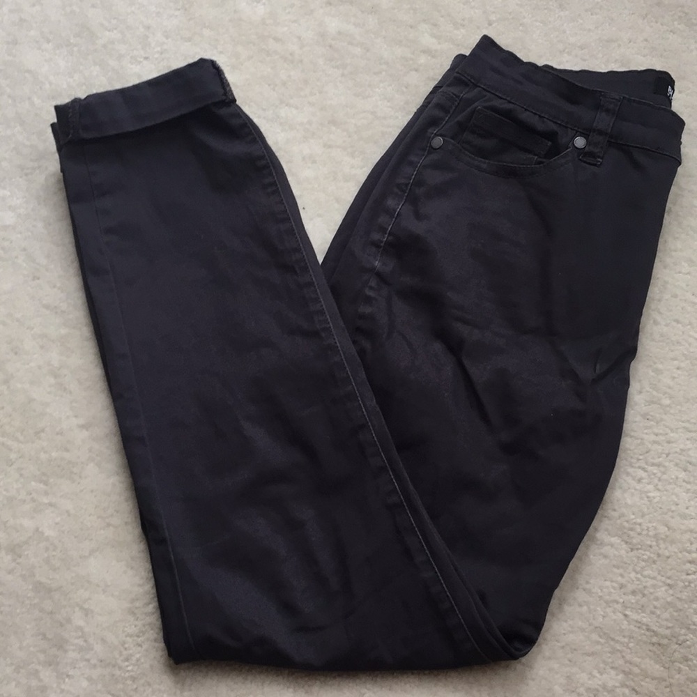 Dark gray mid-rise skinny pants, capri length